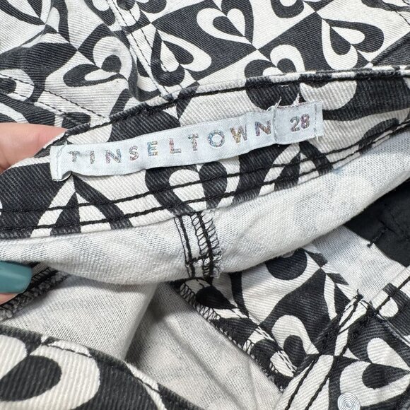 Tinseltown Womens Black & White Heart Patterned Distressed Denim Shorts Size 28 - Picture 3 of 3